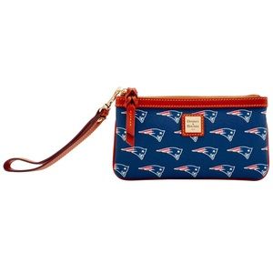 Dooney & Bourke NFL Patriots Small Wristlet NWT